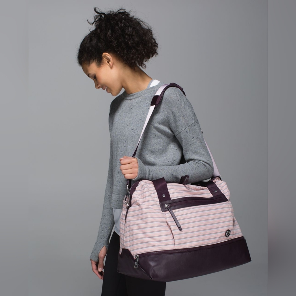 Lululemon Runaway Tetreat Duffel
